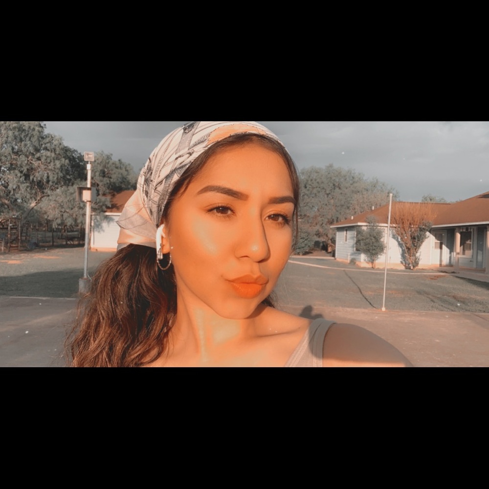 Meet your Posher, Lesly